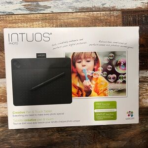 NWT Intuos photo creative pen and touch tablet